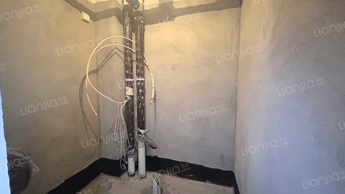 青花府电梯洋房  南北通透两居室  毛坯房随意装修-卫生间