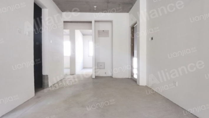 洋房南北通透三居室，中间楼层，诚心出售，价格可议-餐厅