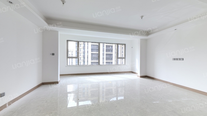 绿地新里奥赛公馆二手房实景图