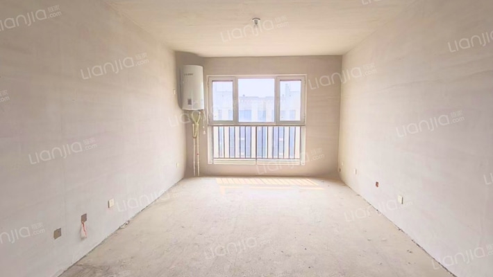 急售三利C区小三居，三阳开泰户型，价格美丽-客厅