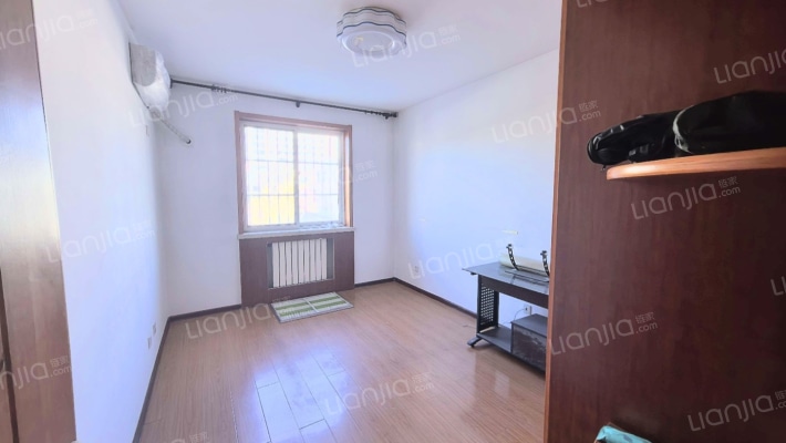此房南北通双透格局好，自住装修-卧室B