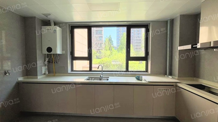 位置好，客厅6米宽，三阳开泰户型，双明卫，全天采光-厨房