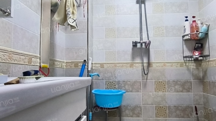 出售香邑溪谷 南向两居 采光好 装修花了20万-卫生间