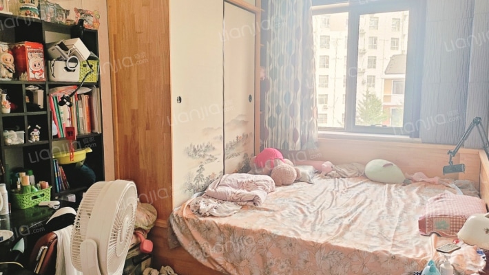 房子是满五年的本 随时能过户户型采光很好 集中供暖-卧室A