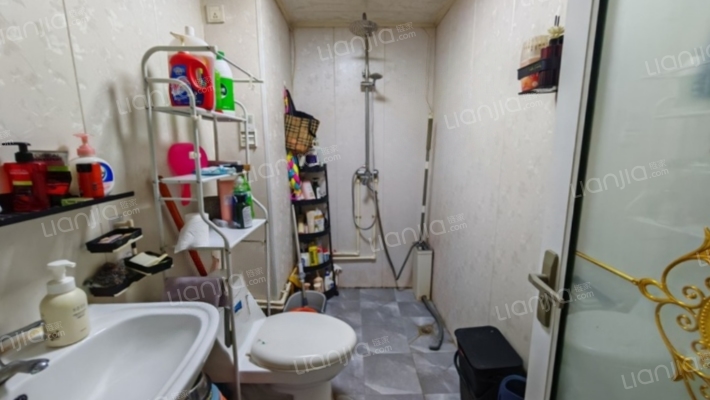 火车站   范阳路  南北通透三居  好楼层急售-淋浴间