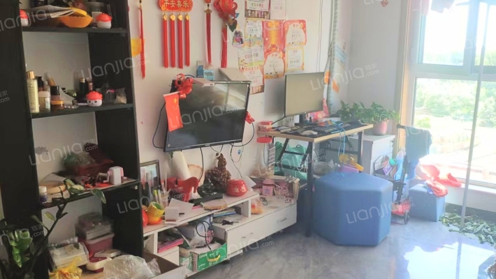 急售三利朝南大两居，价格美丽哦-客厅