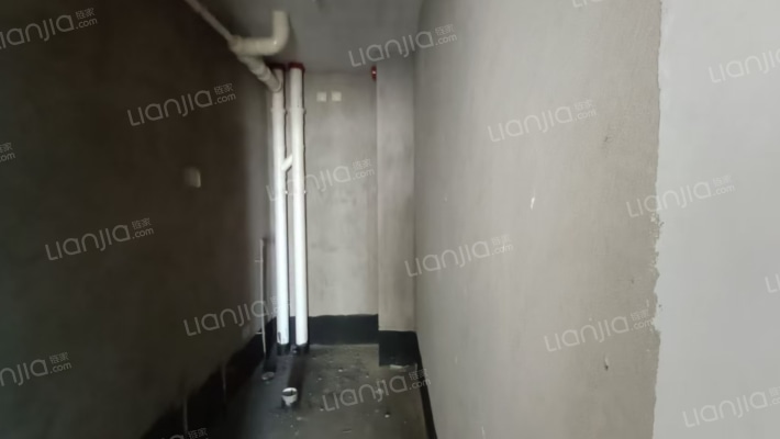 满二，两居室，集中供暖，采光好，优质房源！-卫生间