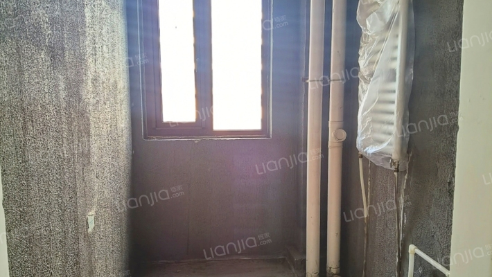 鸿坤理想尔湾 3室2厅 南 北-卫生间B