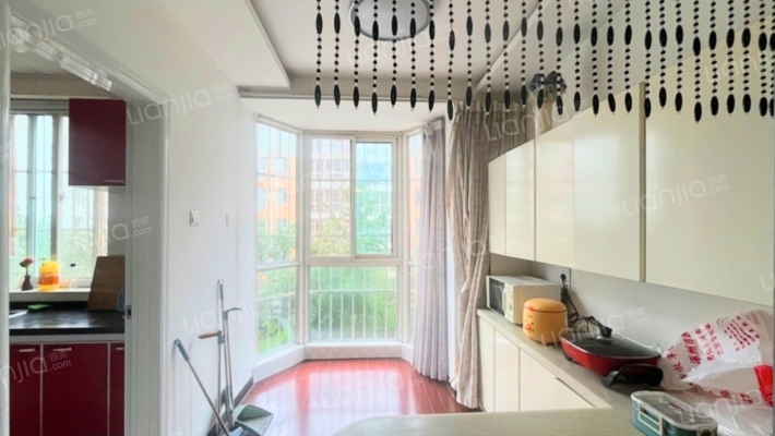 德信公园旁  集中供暖社区 名流五期低楼层 价格可谈-餐厅