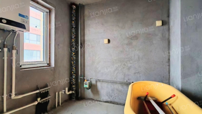 必买房源，三居二卫121平米 急售68万-厨房