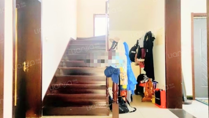 开发区 竹语堂独栋别墅 3层户型之中比较好的 满五-楼梯间