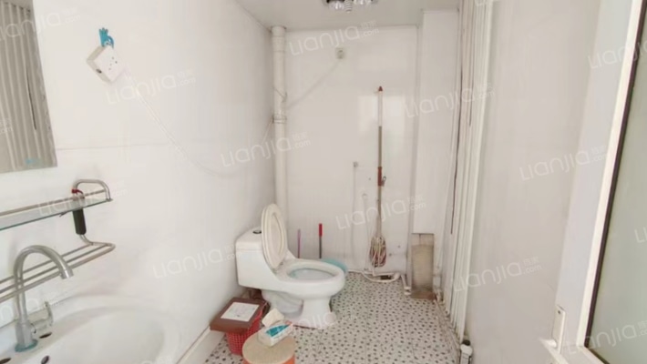 东林家园南北通透三居，满五急售，带17平地下室-卫生间