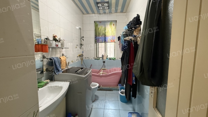 房子满五，户型好，位置好，下叠带小院。-卫生间B