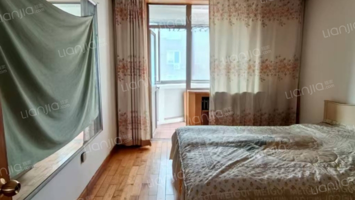 南北通透两居室，双卧朝南，小区安静，绿化好。-卧室A