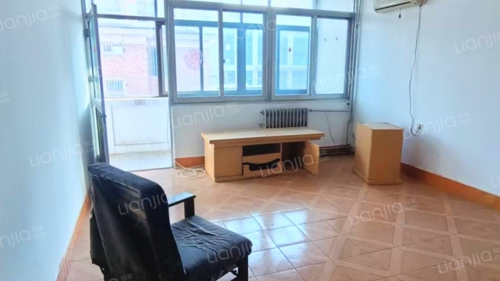 三处仅有的几栋联排小别墅，南北通透，随时入职。-客厅B