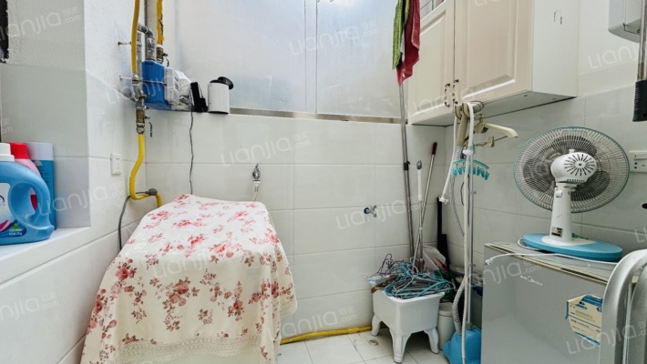 京都颐和城 5室2厅 南 西 北-卫生间A