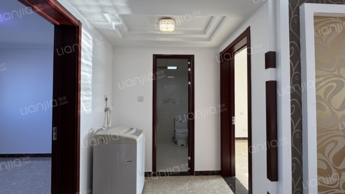 从幼儿园到高中师资充足，教学品质优.-过道