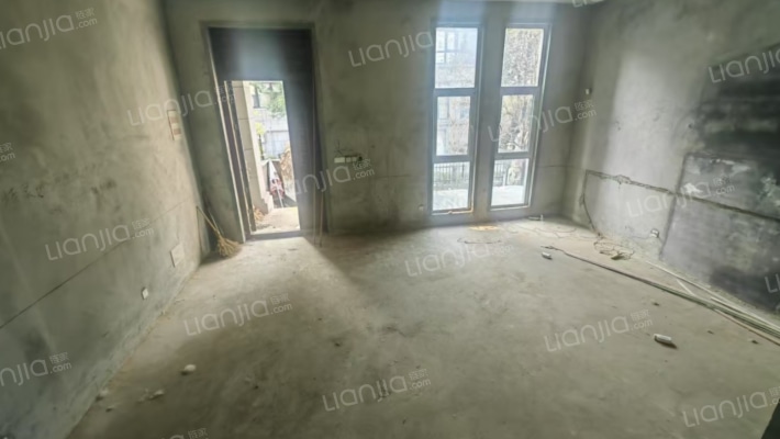 中能凤凰墅二手房实景图