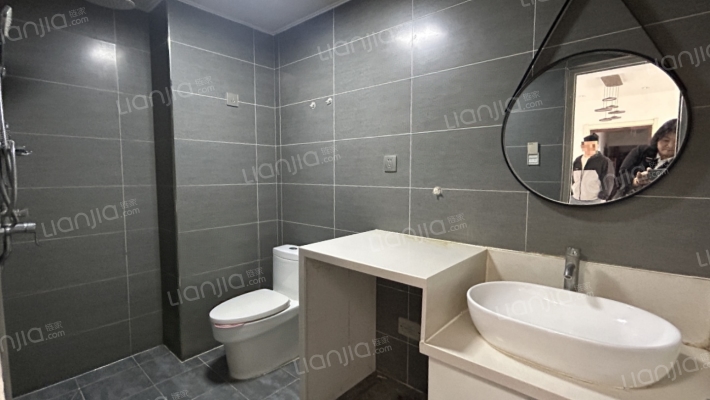 东大街 怡安馨居 93.57平 大两居 精装修 满二-卫生间