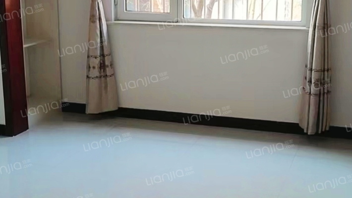 此房南北通透洋房，精装修拎包入住， 交通便利-卧室C