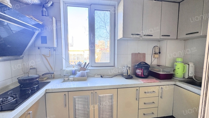 东安小区3层，满五唯一，双卧客厅朝南-厨房