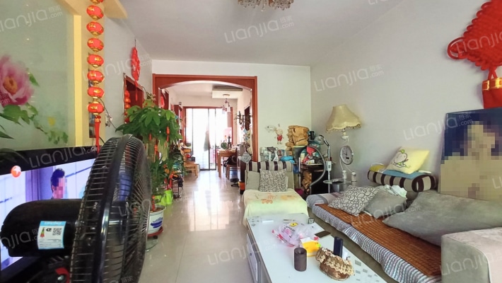 精装修，南北通透格局，中间楼层 停车位充足 交通便利-客厅