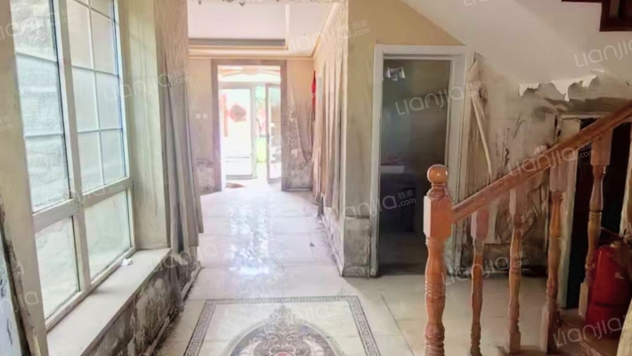 东京都高尔夫 独栋别墅 带大院子 满五税低-过道