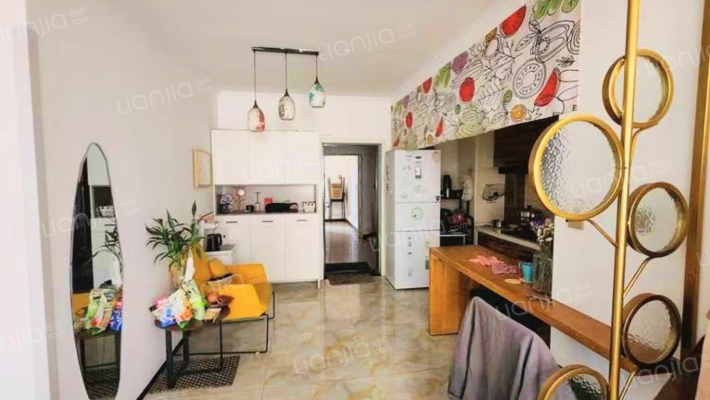 水岸花城大社区，集体供暖，交通便利，70年大产权-餐厅