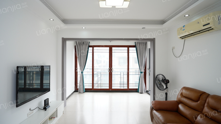 颐舍畔江天景二手房实景图