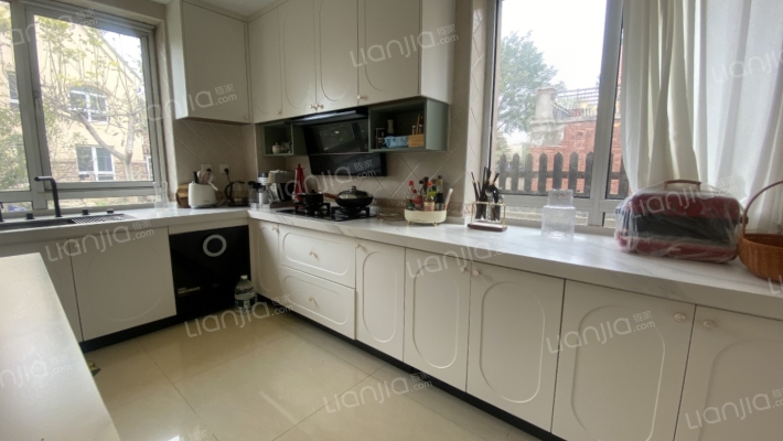 新上 京都高尔夫独栋别墅 客厅大挑空 临水系 带大花园-厨房