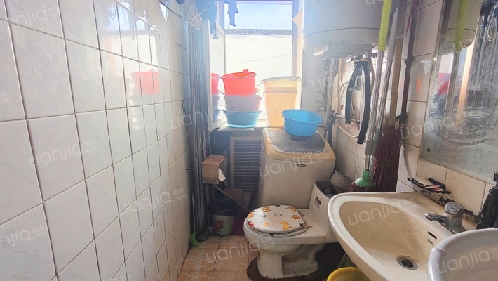 宜佳旺广场旁三居室 集中供暖 简单装修 配套齐全-卫生间