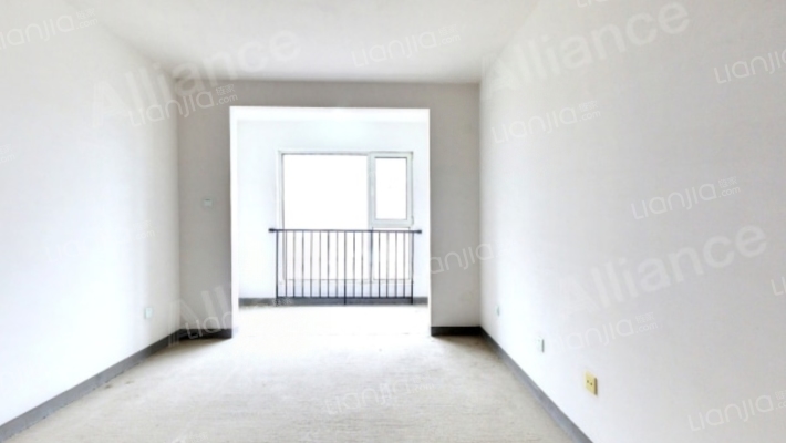 北区 带阳台 朝南大两居 满二 西户 楼前不挡-客厅