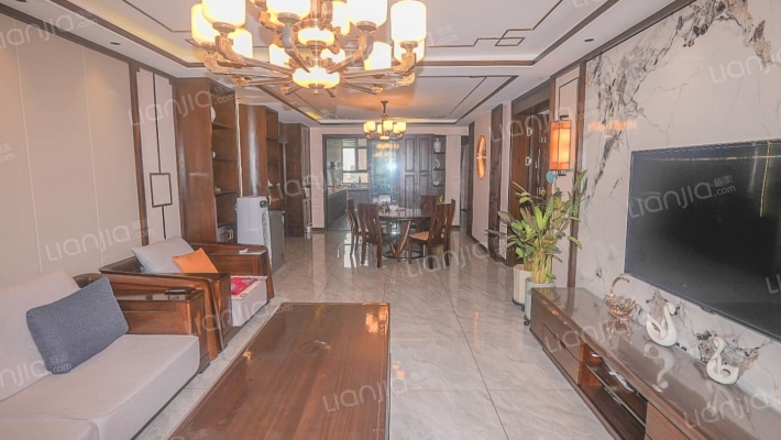 业主诚心出售北京路地铁口旁电梯中式精装三室-客厅