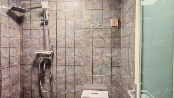 三利中和城C区全阳两居  全天采光 价格可议-卫生间