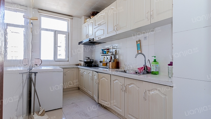 富河国际97平米2居室楼房中等装修出售-厨房