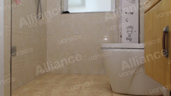 一梯两户，大三居，精装自住房。-卫生间A