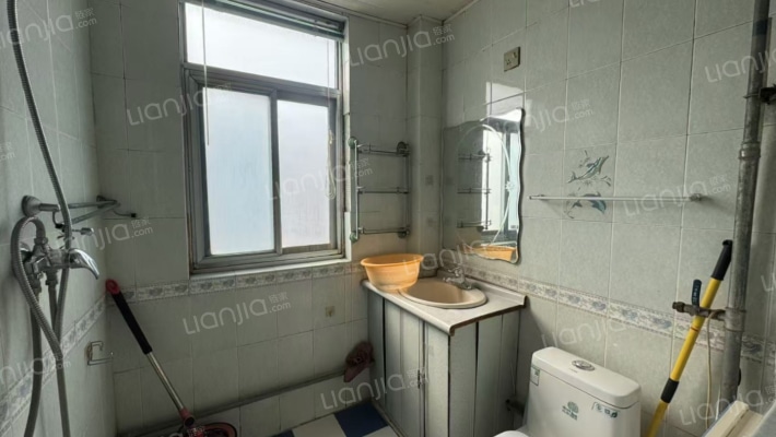 全南两居 出行方便 小区环境优美 停车方便 配套齐全-卫生间