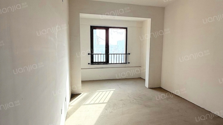 上叠 带露台跟小院，距离北京仅1900米，京西南大门-卧室A