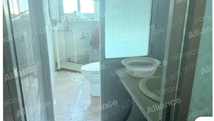 南北通透 大三居  低楼层 七十年大产权....-卫生间