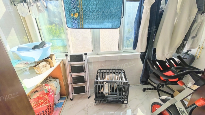 六十七处家属院   南北三居  采光没有问题  税少-阳台