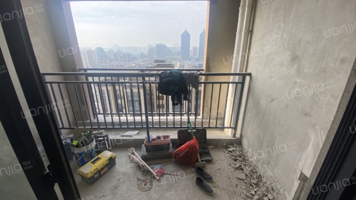 汇荣桂林3房，楼层好，采光足，户型方正-阳台