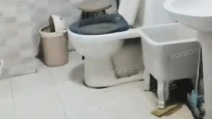 电梯房，交通便利 配套齐全 好楼层采光好-卫生间