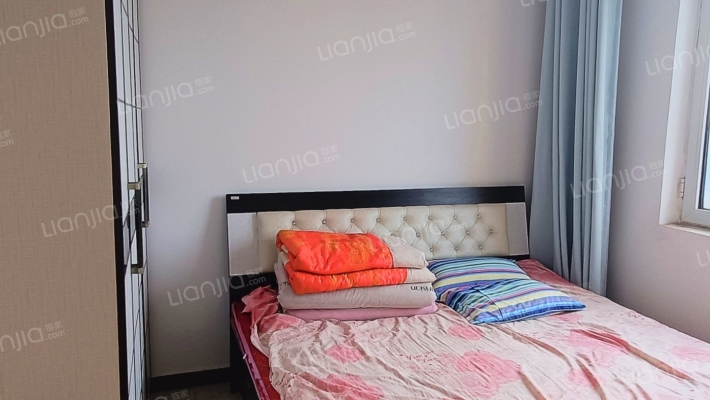 高楼层 全天采光 西南北三面采光 精装修可拎包入住-卧室B