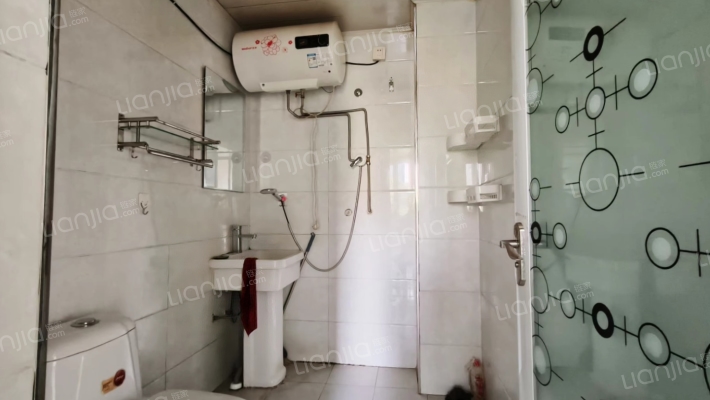 华阳路理想城，全阳户型房本满五年-卫生间