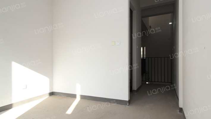 K2狮子城北区 4室2厅 南 北-卧室B