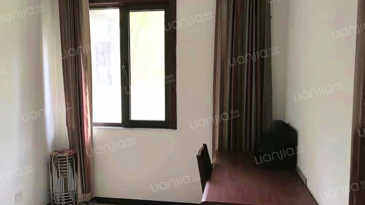 鸿坤理想湾一层，带院子，进门位置，方便-卧室C