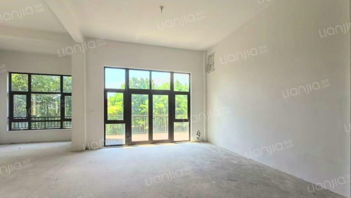 亚隆它山郡二手房实景图