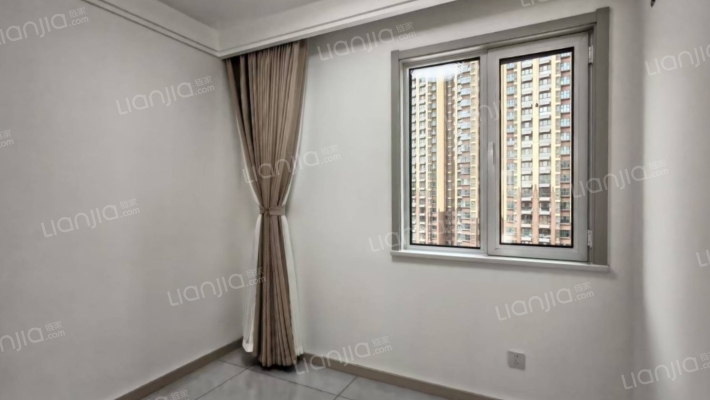 诚意出售三利中和城B区精装修洋房三居室-卧室C