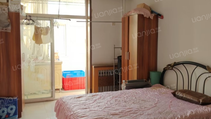 业主急售，价格可刀，南北通透带阳台，皇金楼层-卧室A