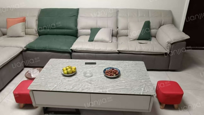 火车站旁 精装南北通透大两居，自住装修，急售-客厅